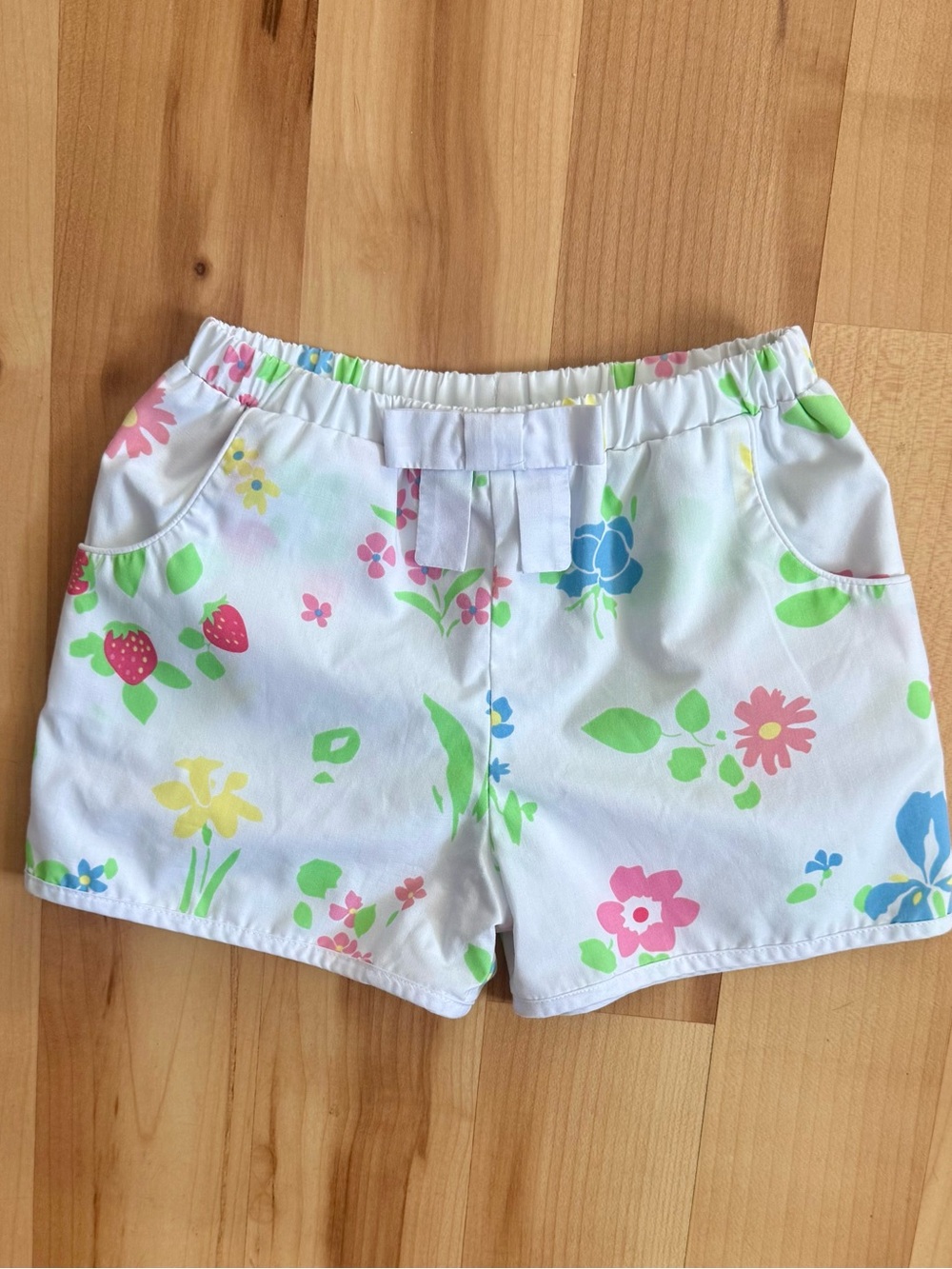 The Beaufort Bonnet Company White Floral Print Elastic Waist Shorts